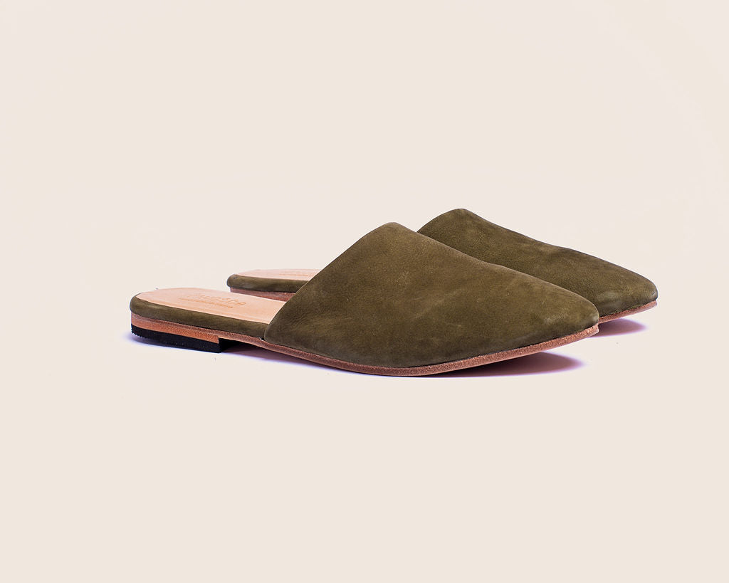 Plain mule in olive green hunting suede