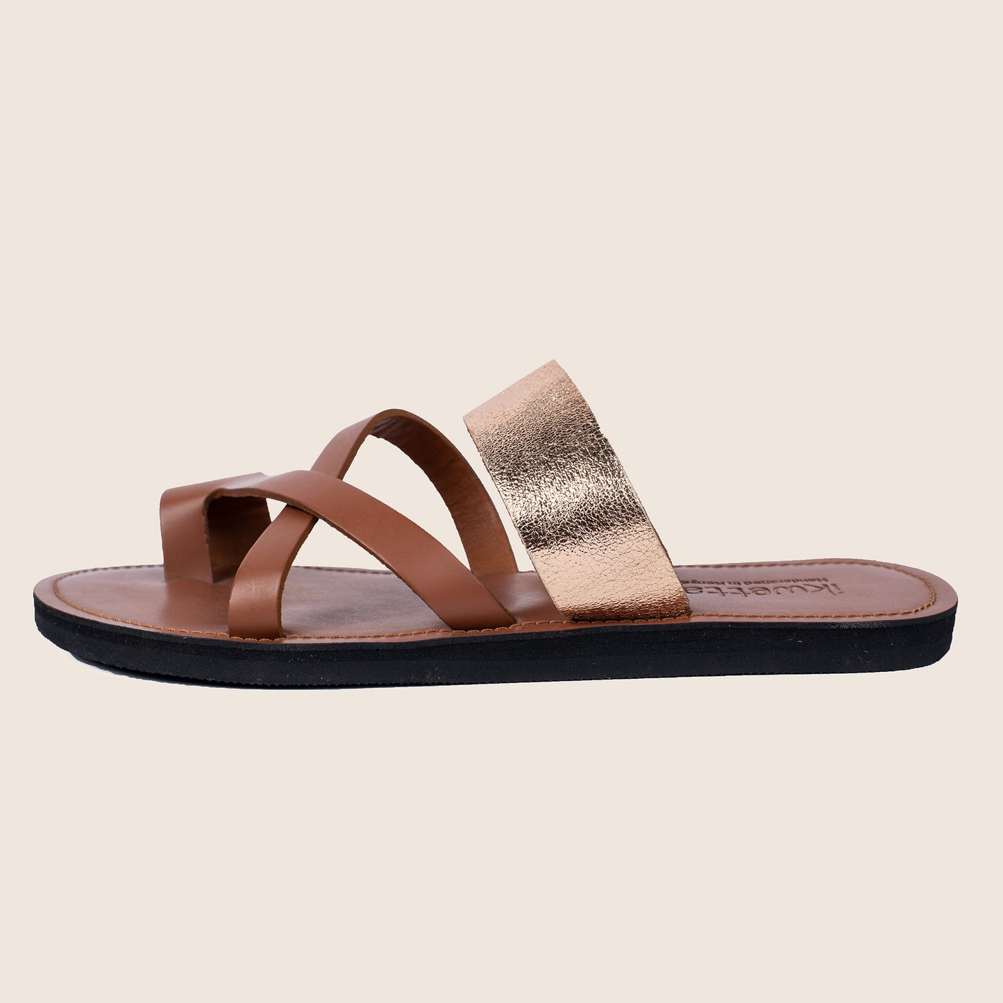 Toe cross sandals in caramel leather and gold foil strap