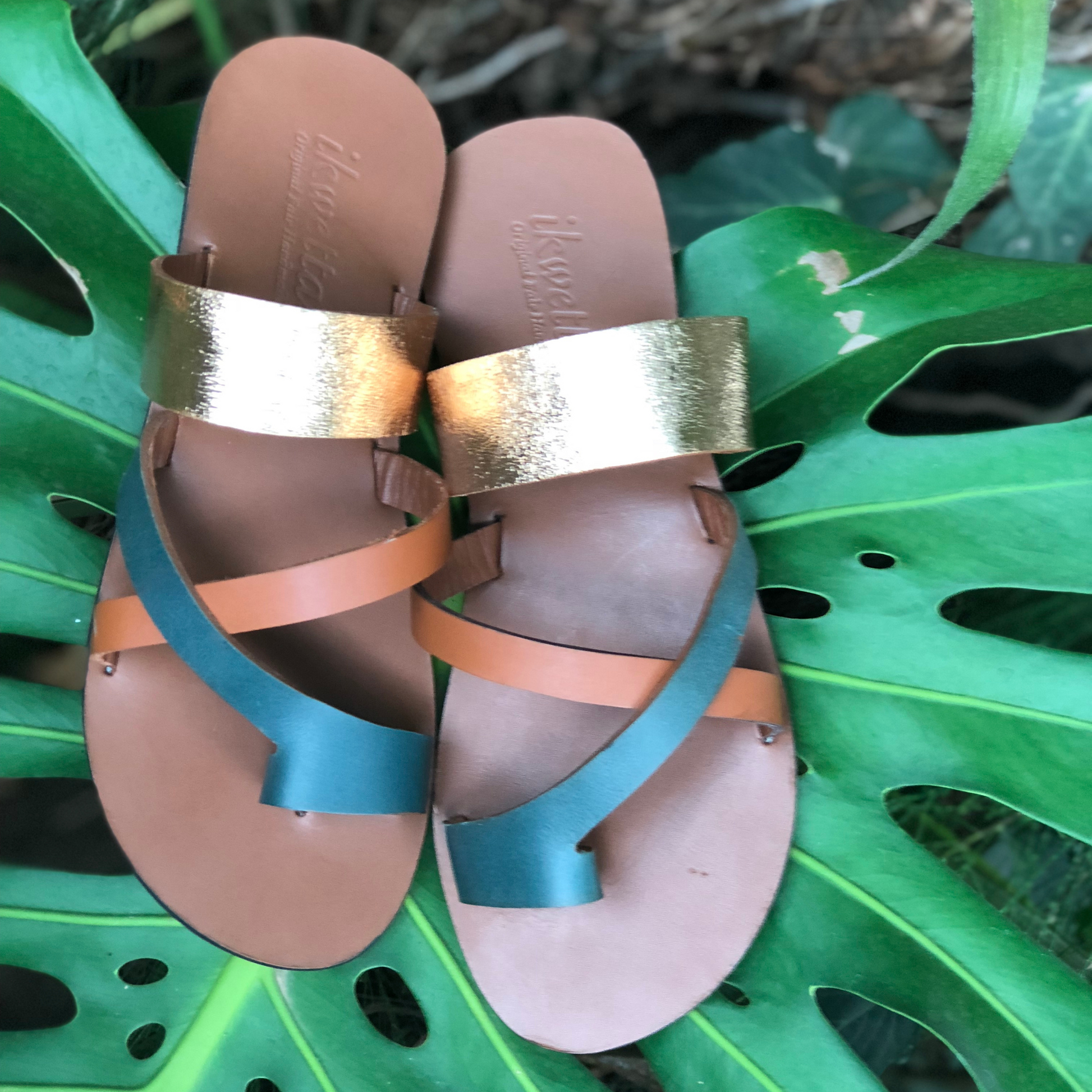 Toe cross halogen(green) with caramel, green and gold foil straps.