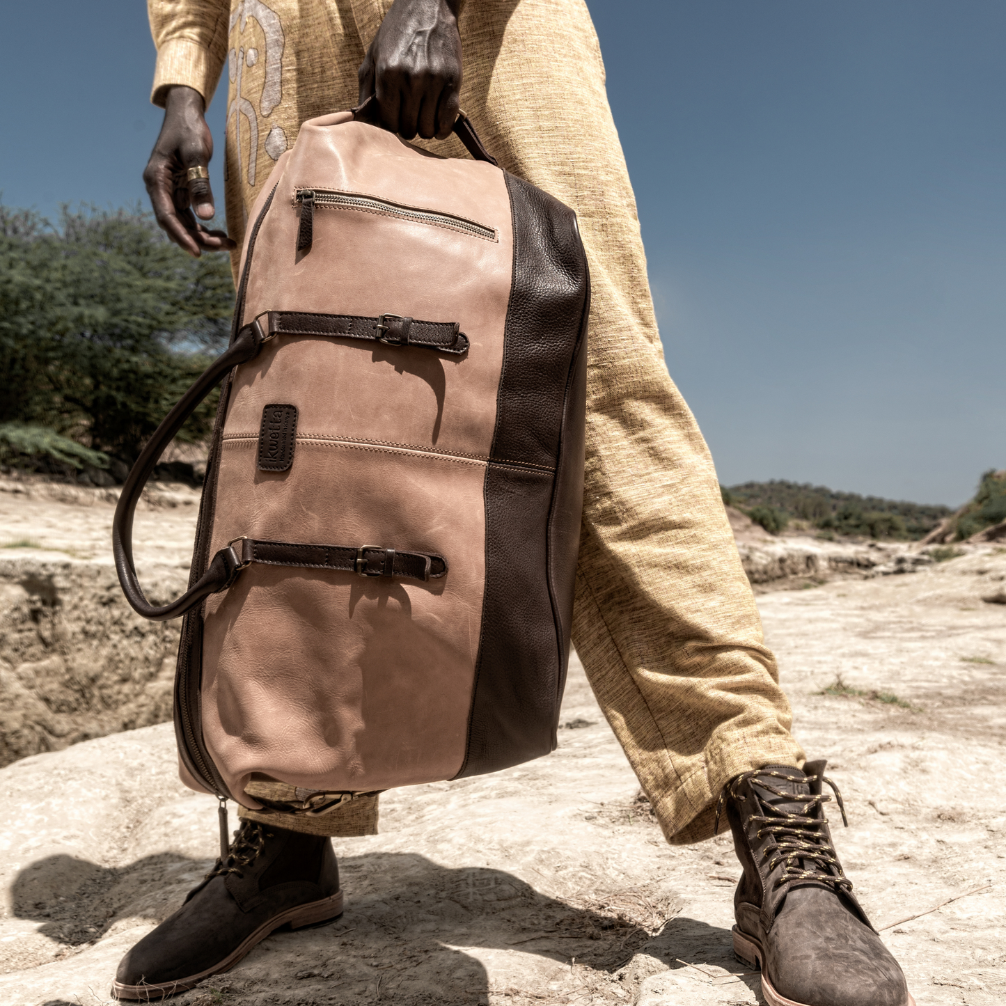 Carryall dufflel travelling bag in tan crunch leather and waxy brown leather